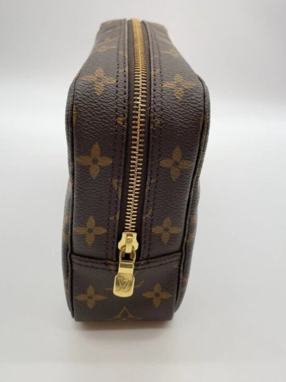 Authentic Louis Vuitton Trousse Toilette 23 Monogram Canvas Cosmetic Pouch - Picture 4 of 16